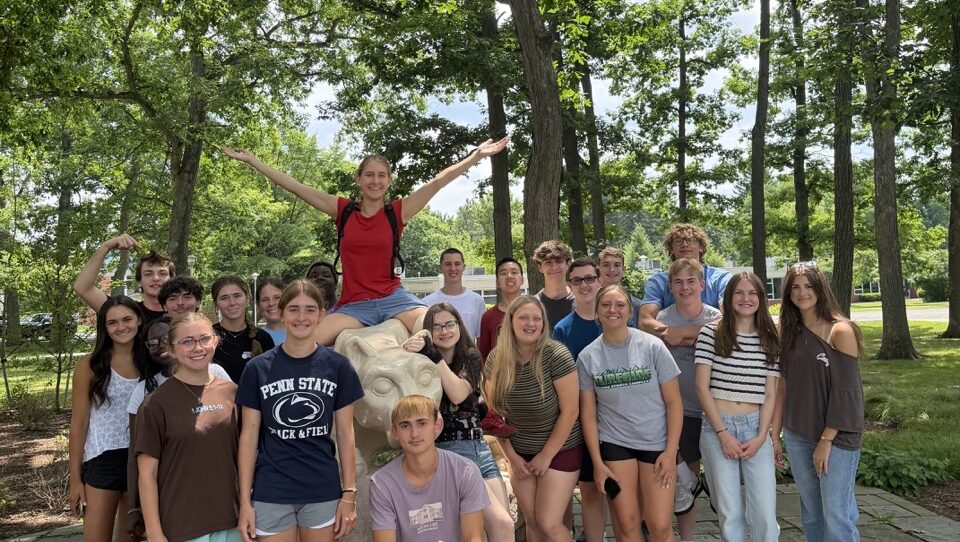 group of students posing with Penn State Altoona lion shrine